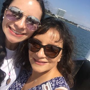 Meet your Posher, Monica